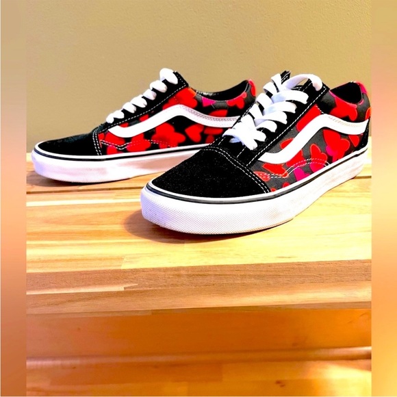 Vans Shoes - Like-new Vans Old Skool Skate shoe, Hearts, Size 7
Valentines RARE